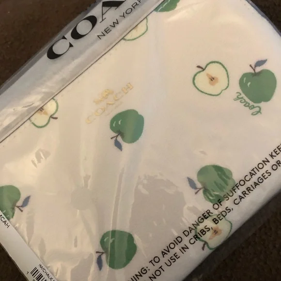 SALE!!! NWT Coach adorable apple wristlet!! Price Firm - Picture 2 of 4